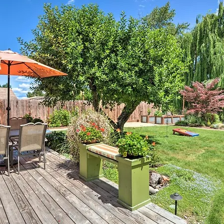 Central Medford Family Retreat With Large Yard! Exterior photo