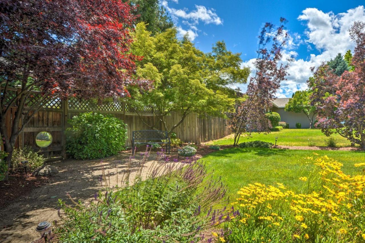 Holiday home Family Retreat With Large Yard!