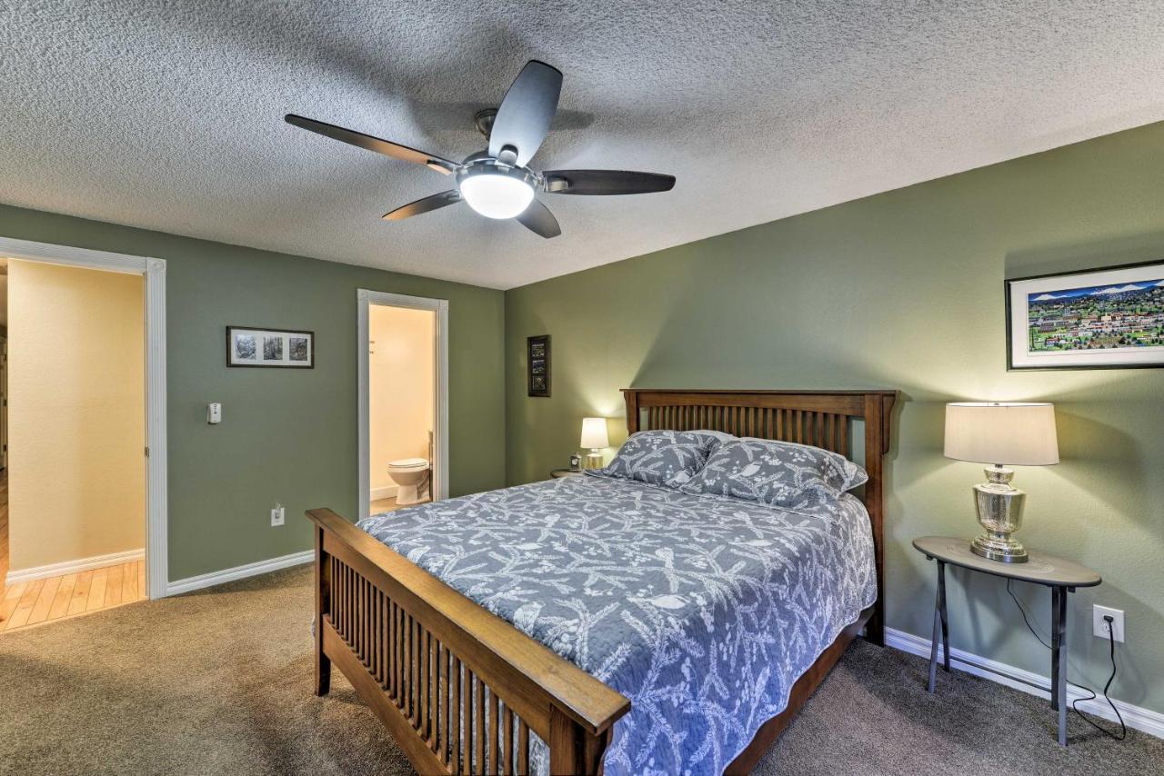 Holiday home Family Retreat With Large Yard!