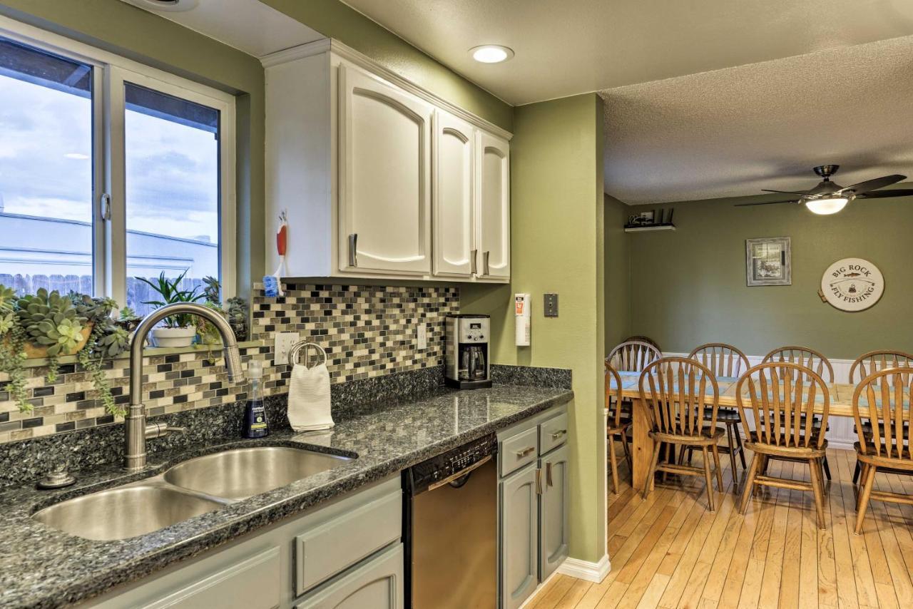 Family Retreat With Large Yard! Holiday home Medford