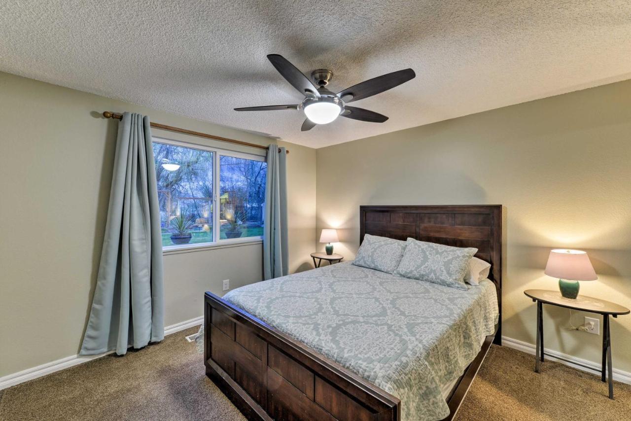 Holiday home Family Retreat With Large Yard!