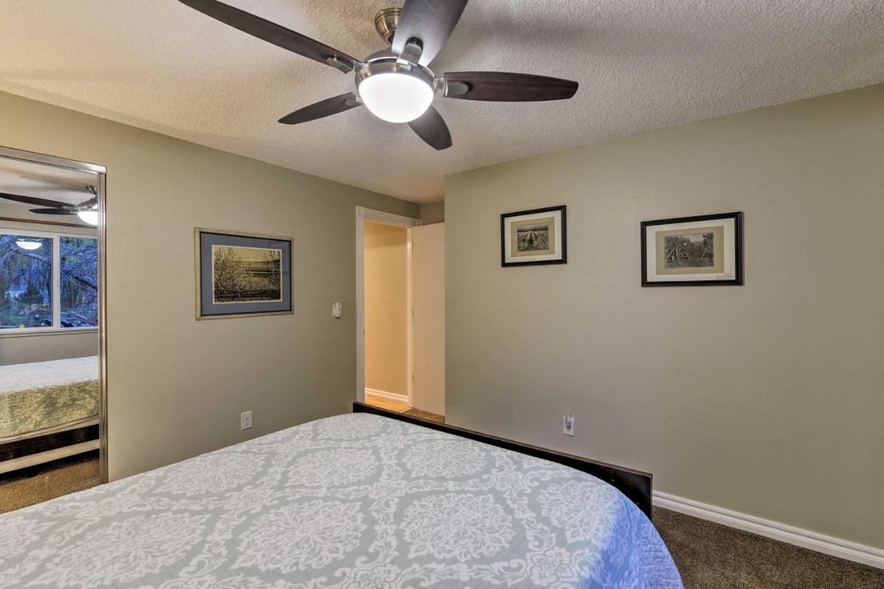 Holiday home Family Retreat With Large Yard! Medford