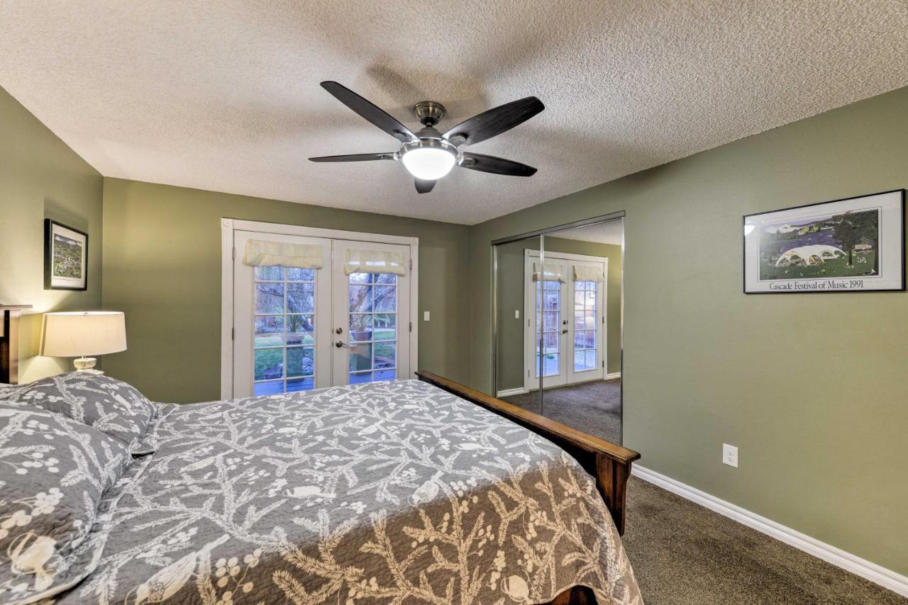 Family Retreat With Large Yard! * Medford